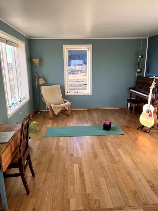 Sjarmerende Hus Med Orkesterplass Til Hav Og Fjell Stave Экстерьер фото