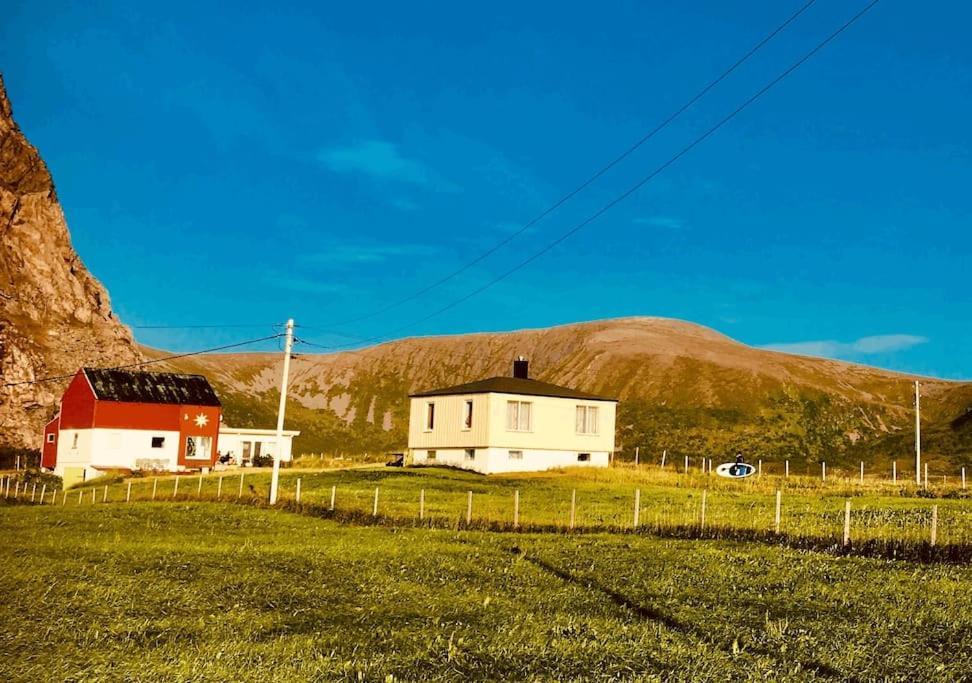 Sjarmerende Hus Med Orkesterplass Til Hav Og Fjell Stave Экстерьер фото