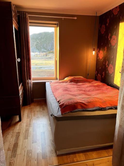 Sjarmerende Hus Med Orkesterplass Til Hav Og Fjell Stave Экстерьер фото