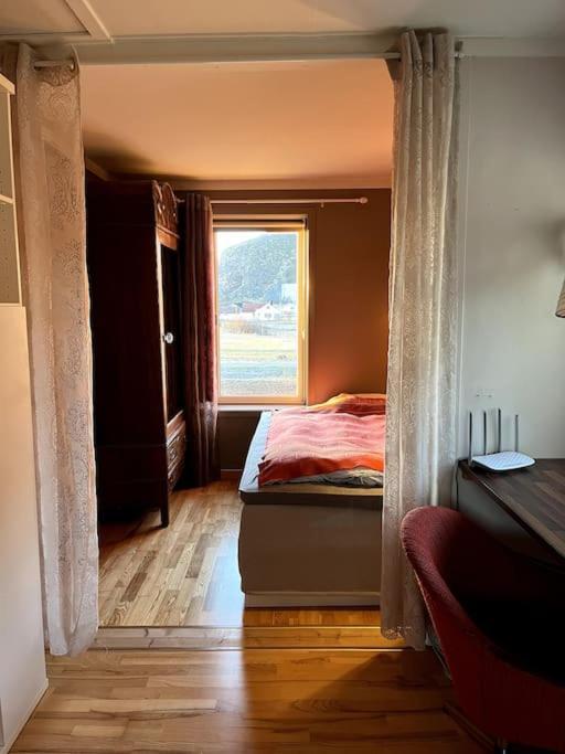Sjarmerende Hus Med Orkesterplass Til Hav Og Fjell Stave Экстерьер фото